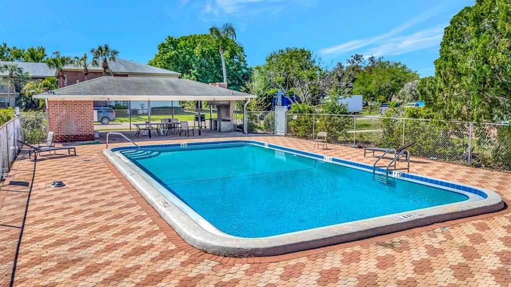 Active With Contract: $124,900 (2 beds, 2 baths, 940 Square Feet)