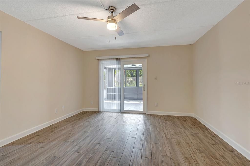 Active With Contract: $124,900 (2 beds, 2 baths, 940 Square Feet)