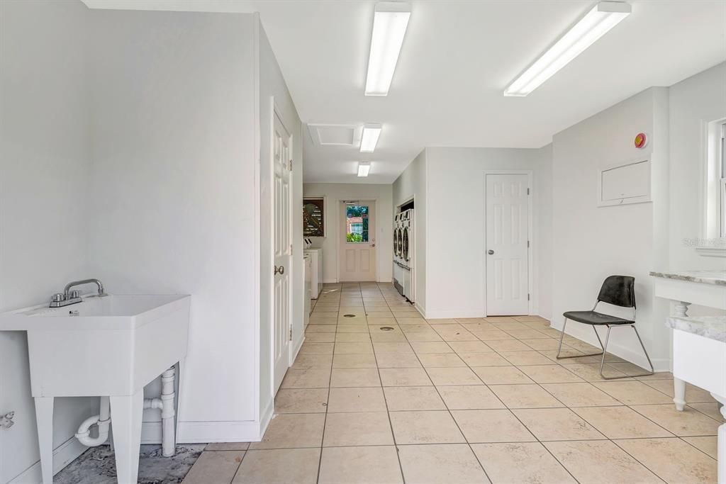 Active With Contract: $124,900 (2 beds, 2 baths, 940 Square Feet)