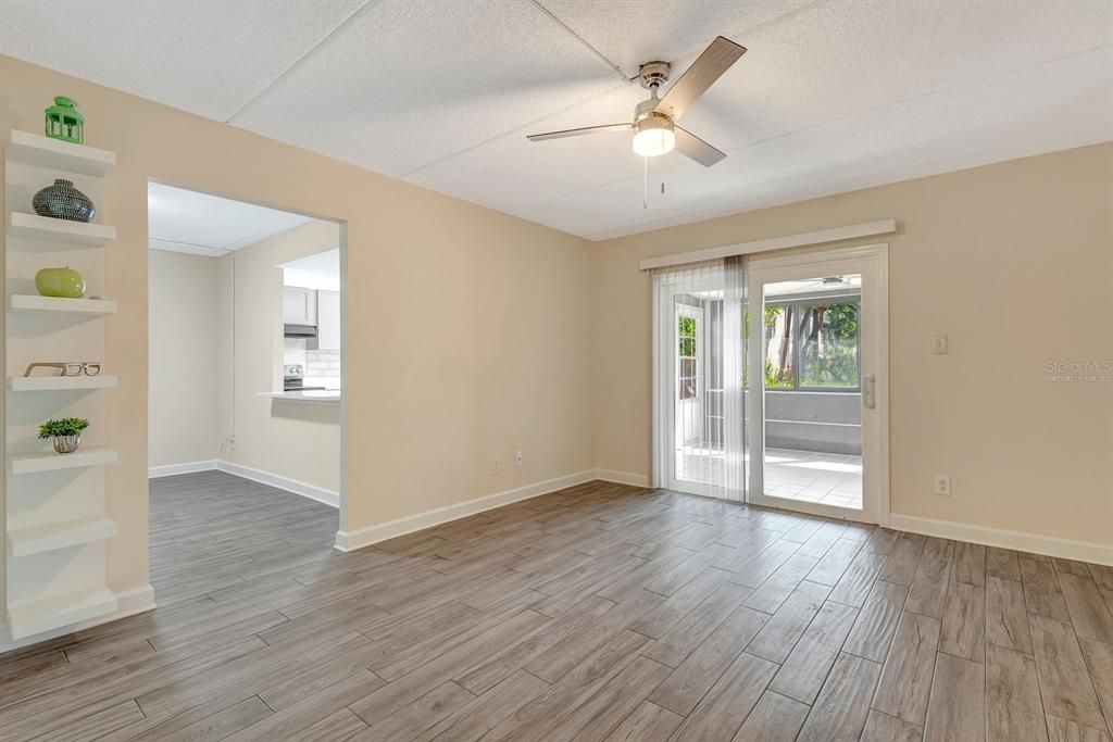 Active With Contract: $124,900 (2 beds, 2 baths, 940 Square Feet)