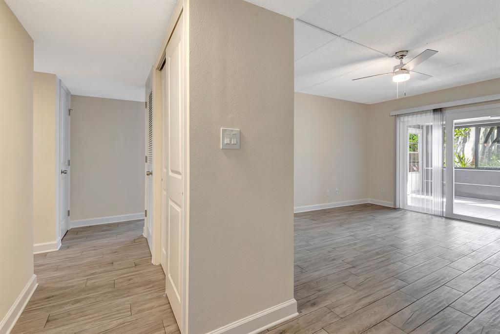 Active With Contract: $124,900 (2 beds, 2 baths, 940 Square Feet)