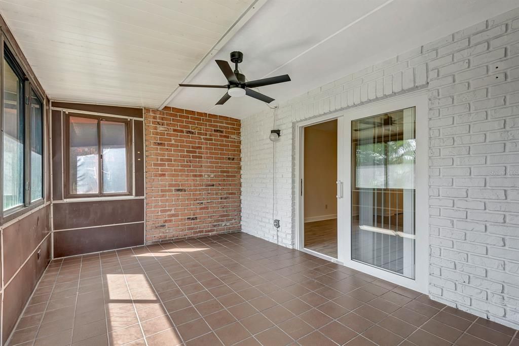Active With Contract: $124,900 (2 beds, 2 baths, 940 Square Feet)