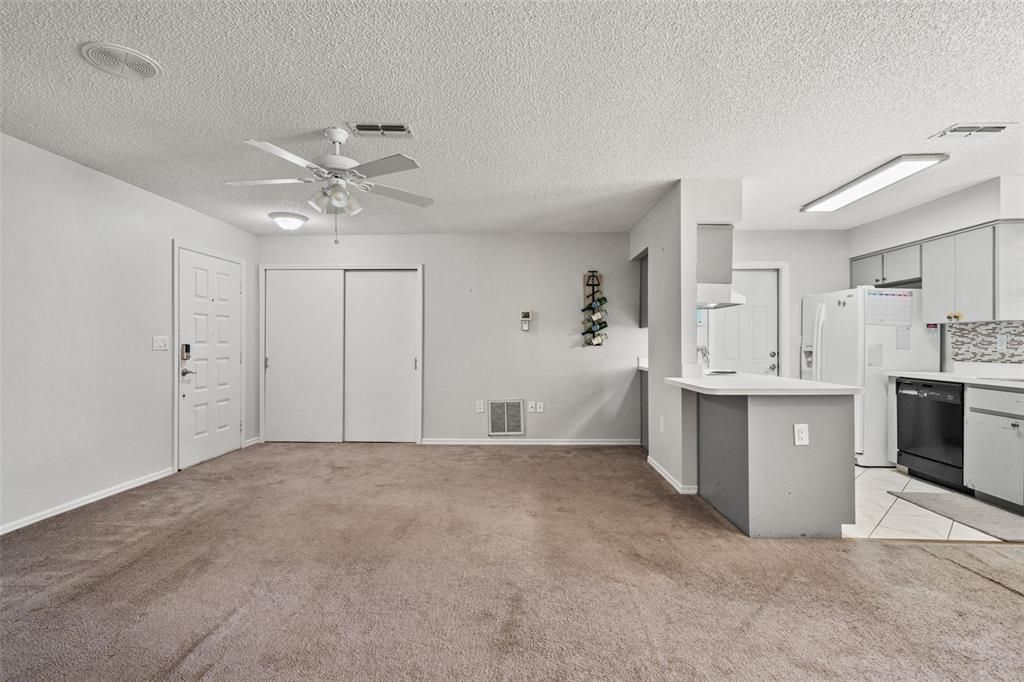 Active With Contract: $430,000 (3 beds, 3 baths, 2204 Square Feet)