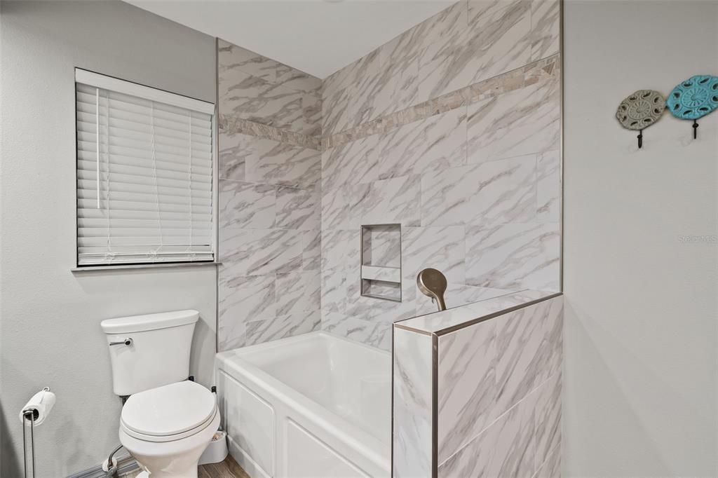 Active With Contract: $430,000 (3 beds, 3 baths, 2204 Square Feet)