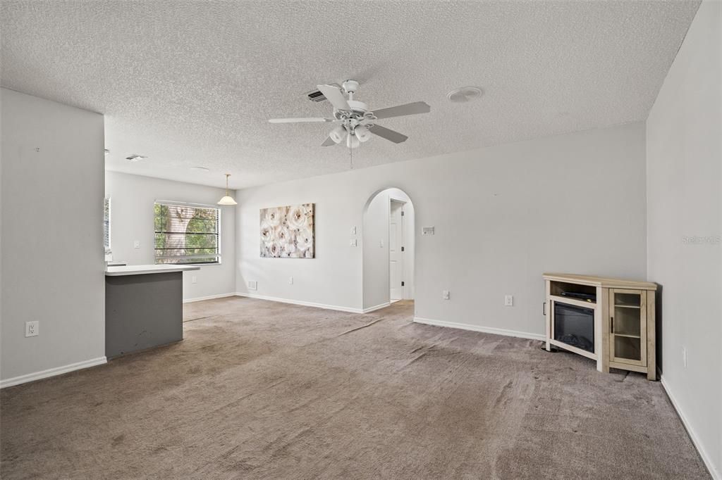 Active With Contract: $430,000 (3 beds, 3 baths, 2204 Square Feet)