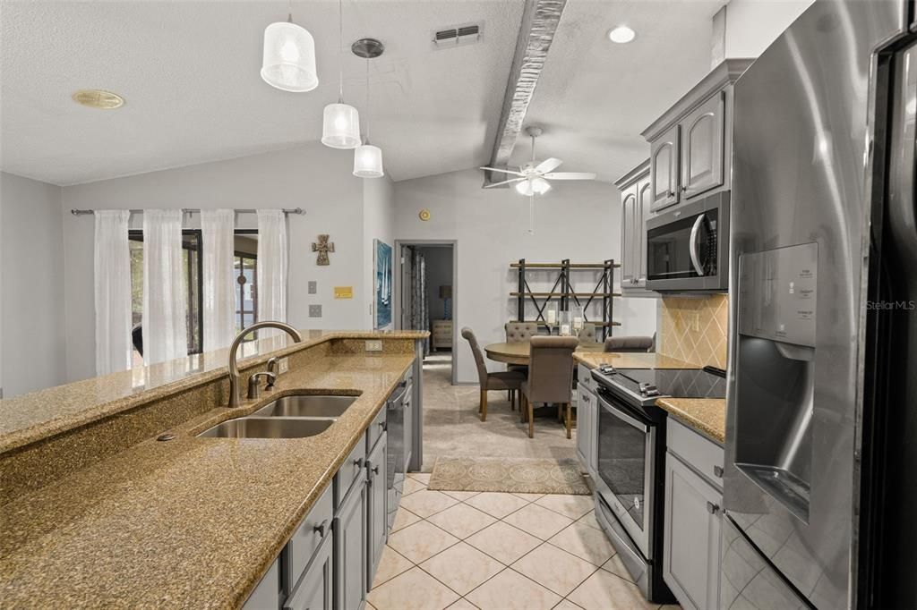 Active With Contract: $430,000 (3 beds, 3 baths, 2204 Square Feet)