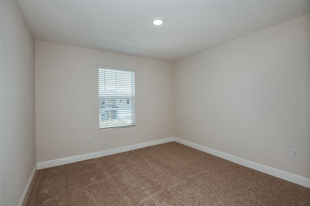 合同活跃: $578,990 (5 贝兹, 3 浴室, 3288 平方英尺)