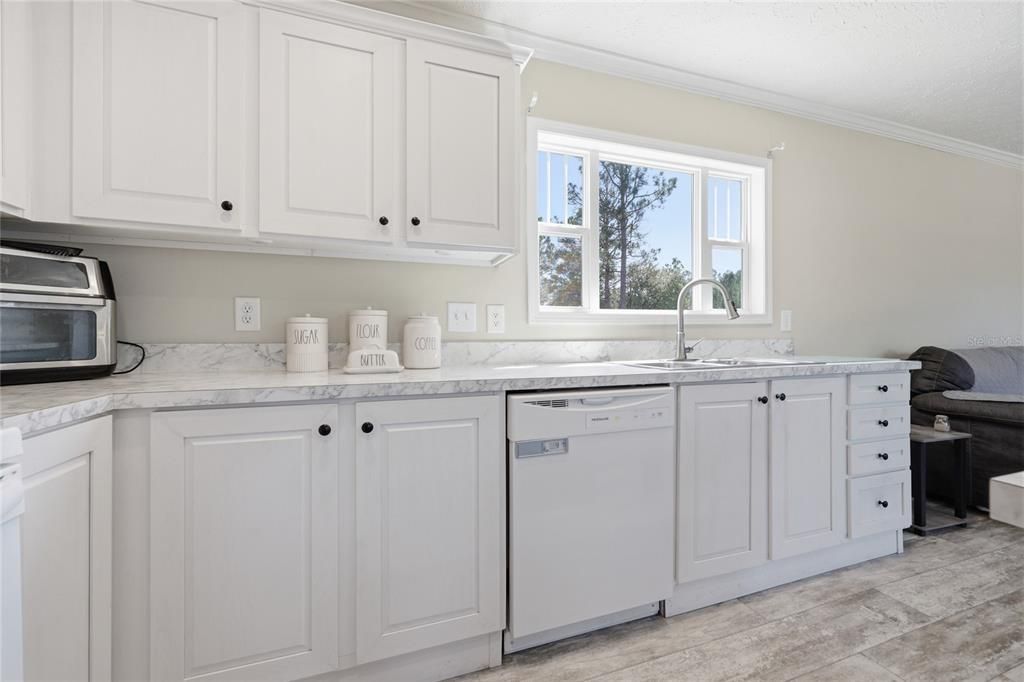 Active With Contract: $229,000 (3 beds, 2 baths, 1008 Square Feet)
