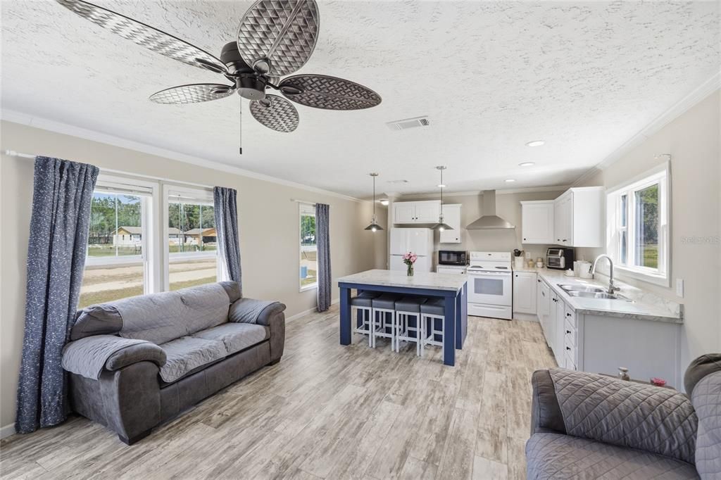 Active With Contract: $229,000 (3 beds, 2 baths, 1008 Square Feet)