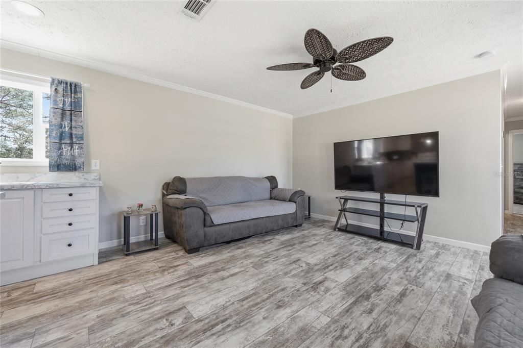 Active With Contract: $229,000 (3 beds, 2 baths, 1008 Square Feet)