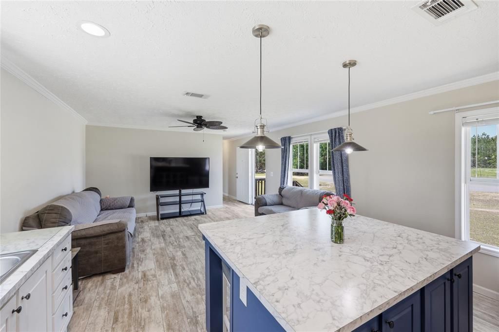 Active With Contract: $229,000 (3 beds, 2 baths, 1008 Square Feet)