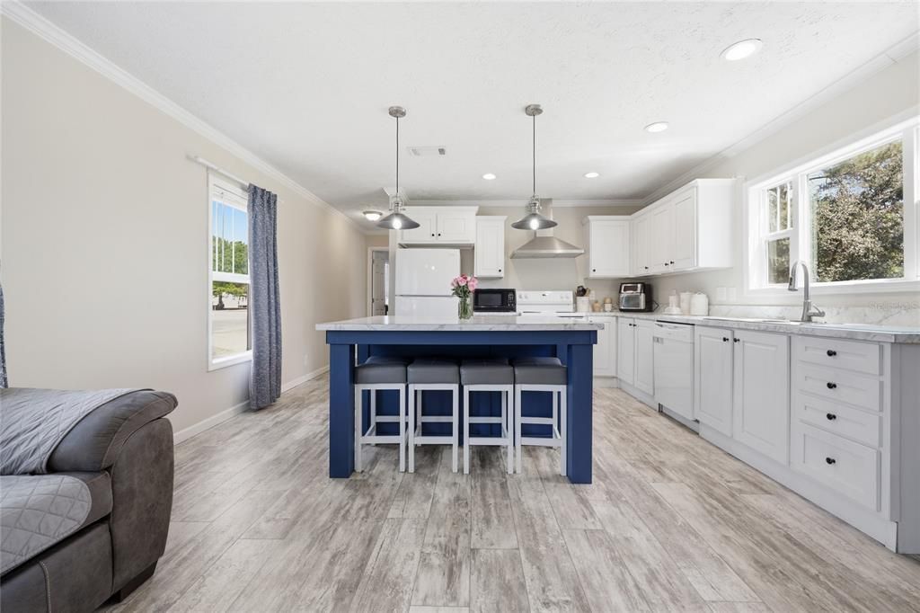 Active With Contract: $229,000 (3 beds, 2 baths, 1008 Square Feet)