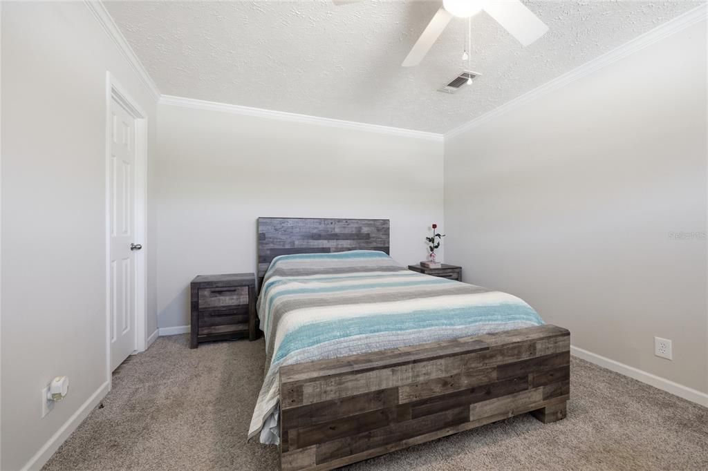 Active With Contract: $229,000 (3 beds, 2 baths, 1008 Square Feet)