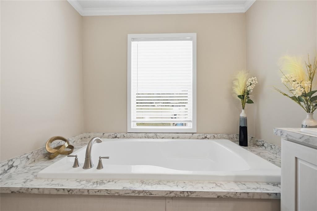 Active With Contract: $229,000 (3 beds, 2 baths, 1008 Square Feet)