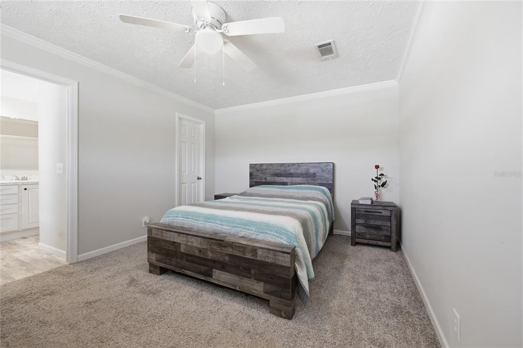 Active With Contract: $229,000 (3 beds, 2 baths, 1008 Square Feet)