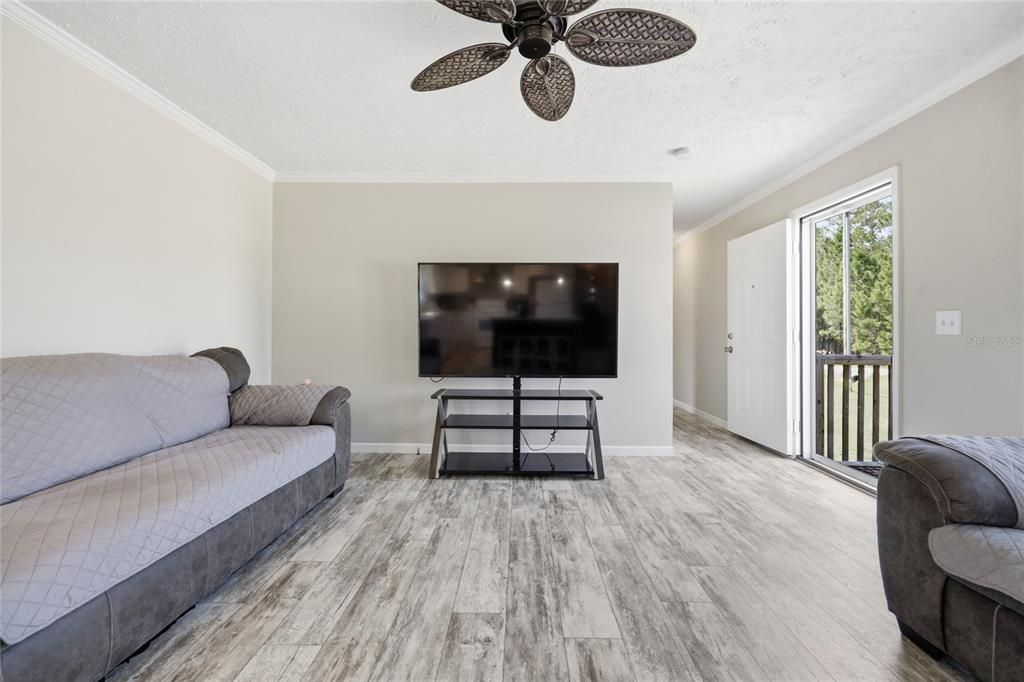 Active With Contract: $229,000 (3 beds, 2 baths, 1008 Square Feet)