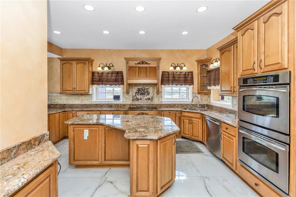 En Venta: $1,399,000 (7 camas, 4 baños, 6712 Pies cuadrados)