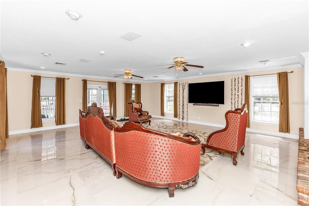 En Venta: $1,399,000 (7 camas, 4 baños, 6712 Pies cuadrados)