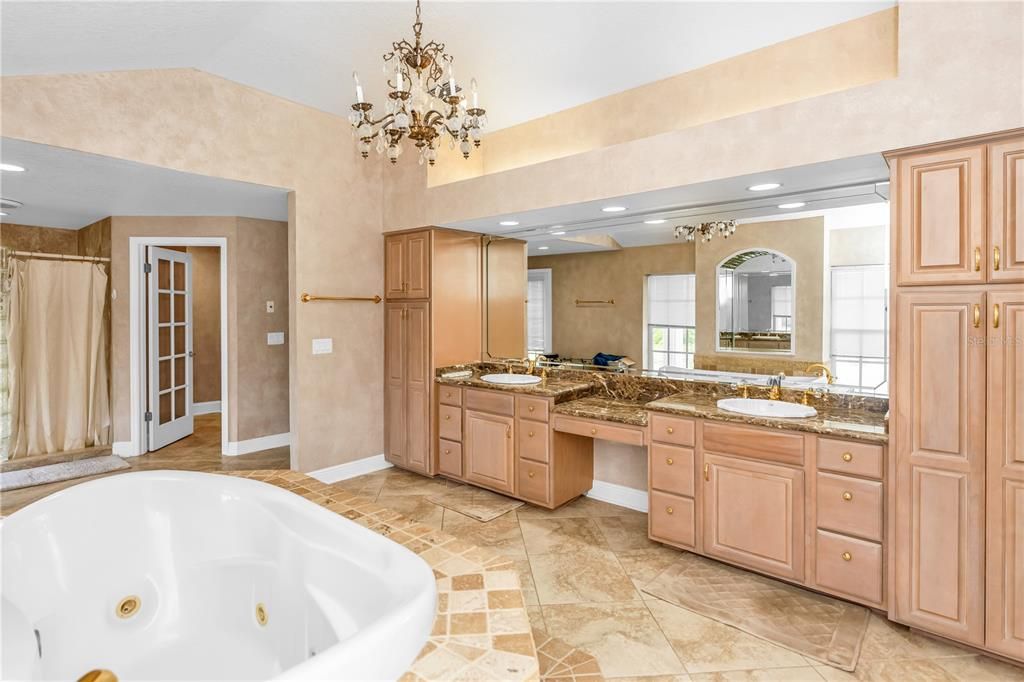 En Venta: $1,399,000 (7 camas, 4 baños, 6712 Pies cuadrados)