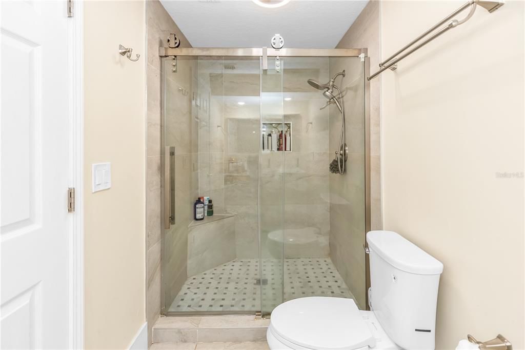 En Venta: $1,399,000 (7 camas, 4 baños, 6712 Pies cuadrados)