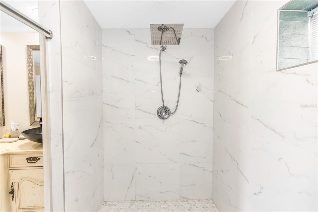 En Venta: $1,399,000 (7 camas, 4 baños, 6712 Pies cuadrados)