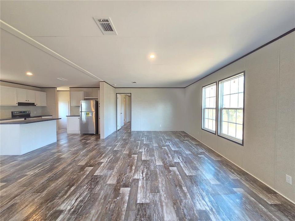 For Sale: $268,990 (3 beds, 2 baths, 1493 Square Feet)