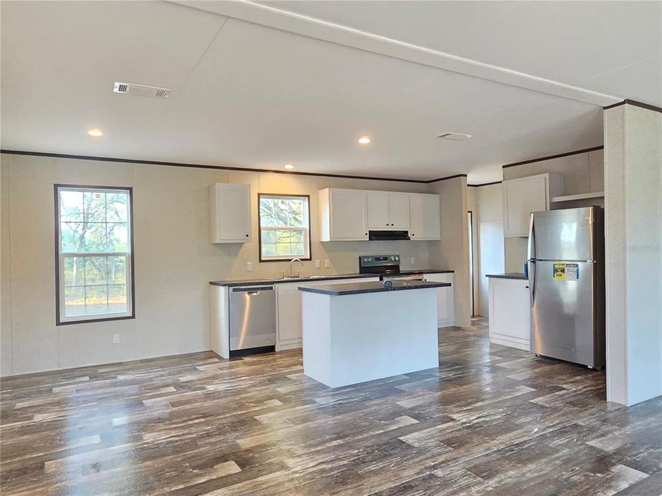 For Sale: $268,990 (3 beds, 2 baths, 1493 Square Feet)