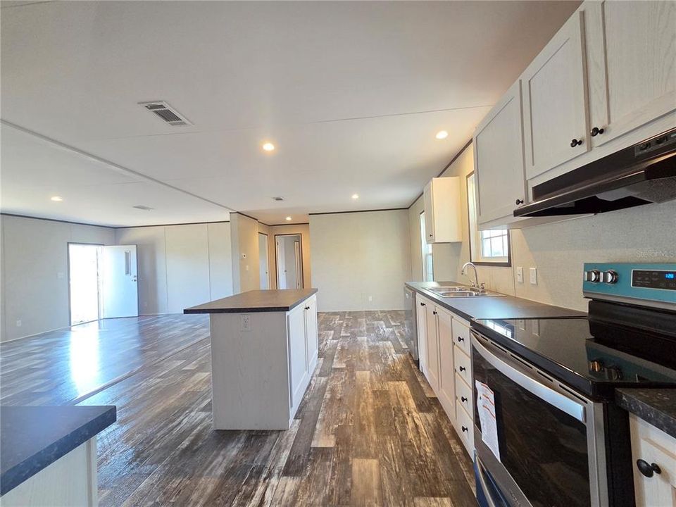 For Sale: $268,990 (3 beds, 2 baths, 1493 Square Feet)