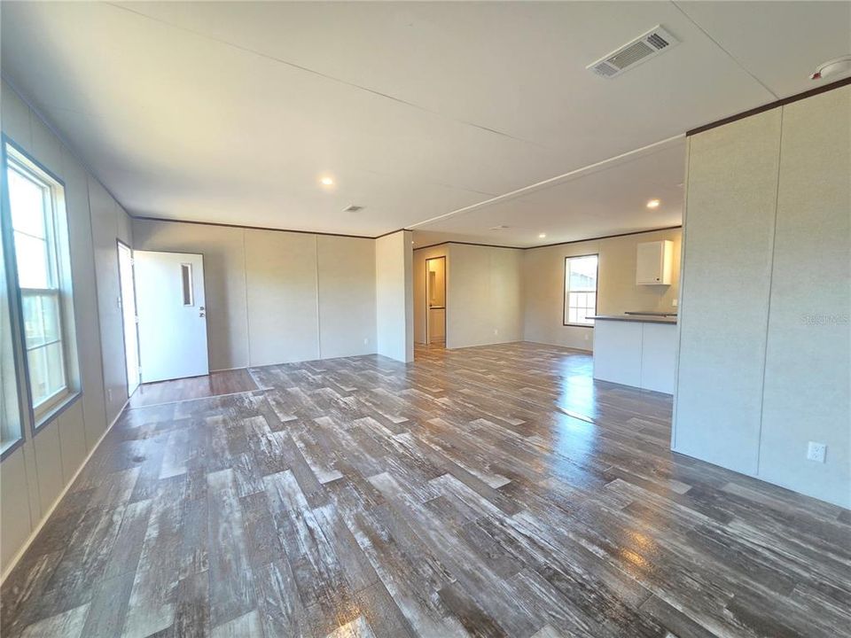 For Sale: $268,990 (3 beds, 2 baths, 1493 Square Feet)