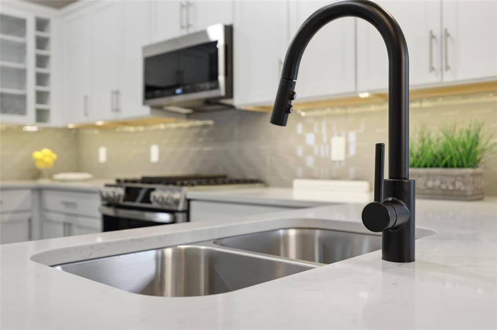 Active With Contract: $436,400 (3 beds, 2 baths, 1710 Square Feet)