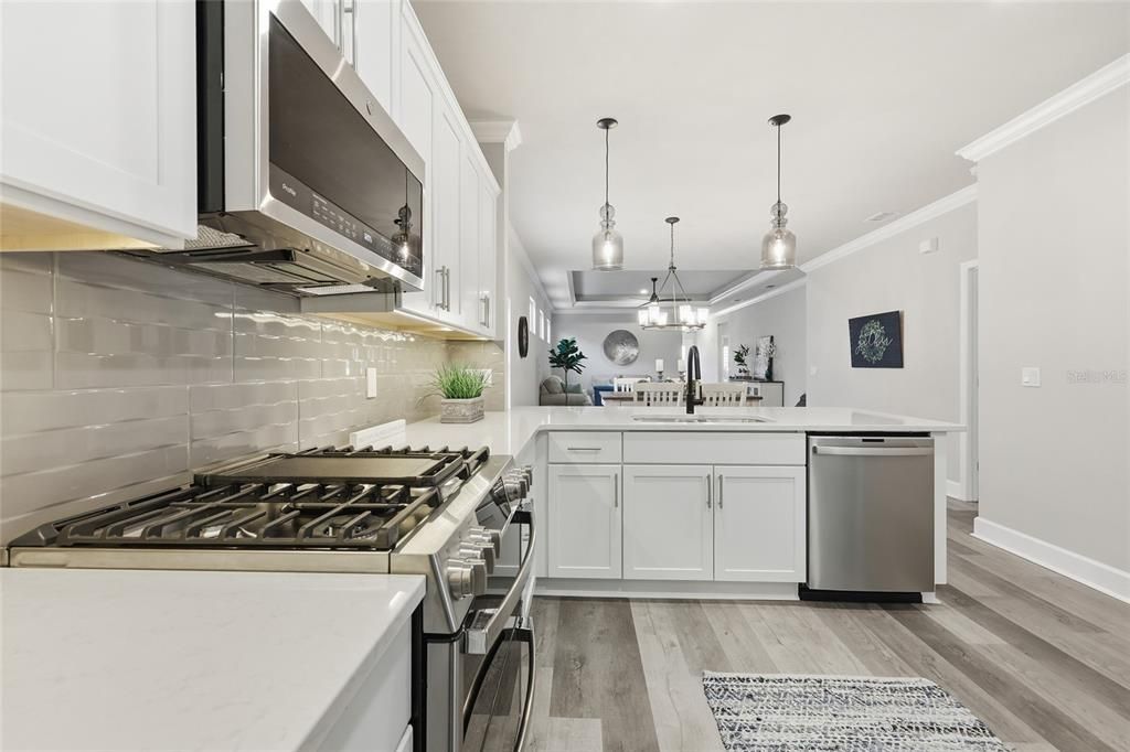 Active With Contract: $436,400 (3 beds, 2 baths, 1710 Square Feet)