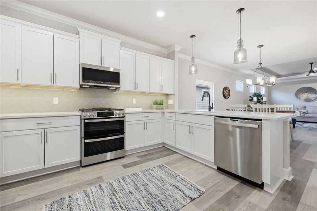 Active With Contract: $436,400 (3 beds, 2 baths, 1710 Square Feet)