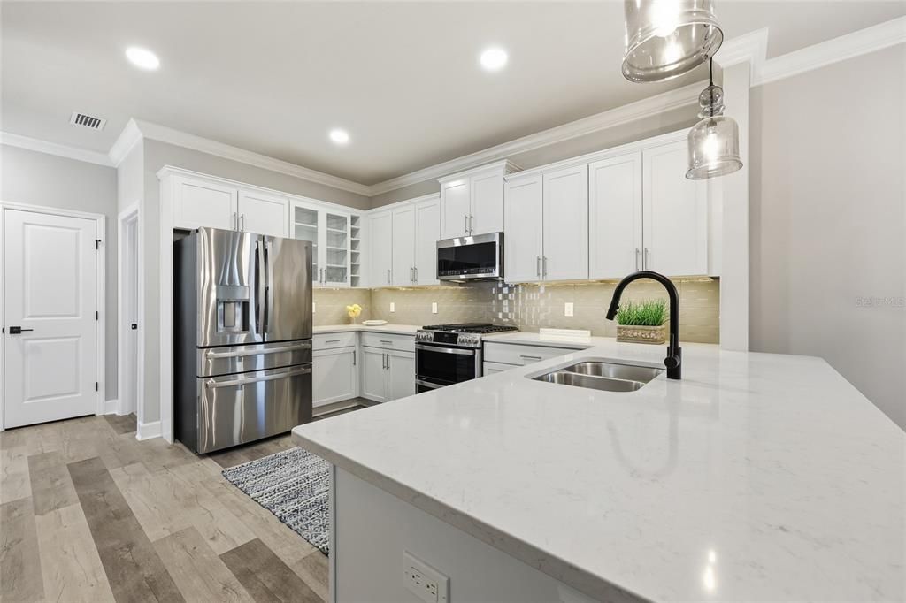 Active With Contract: $436,400 (3 beds, 2 baths, 1710 Square Feet)