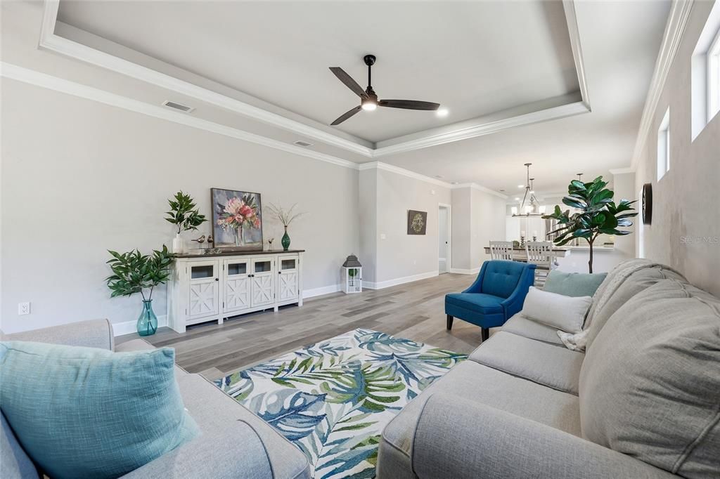 Active With Contract: $436,400 (3 beds, 2 baths, 1710 Square Feet)