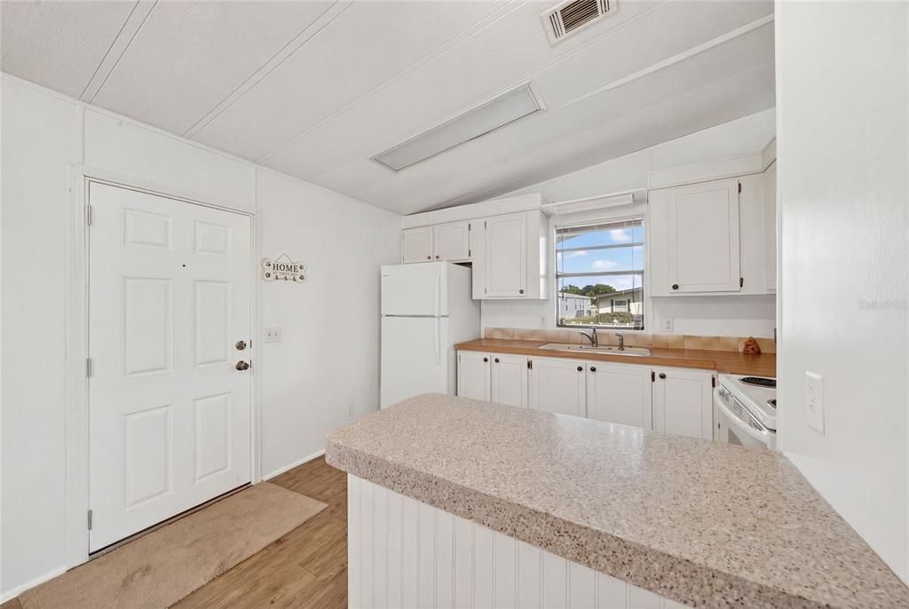 Activo con contrato: $129,000 (2 camas, 2 baños, 1040 Pies cuadrados)