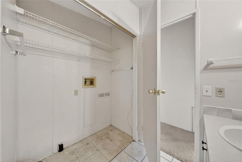 Activo con contrato: $129,000 (2 camas, 2 baños, 1040 Pies cuadrados)