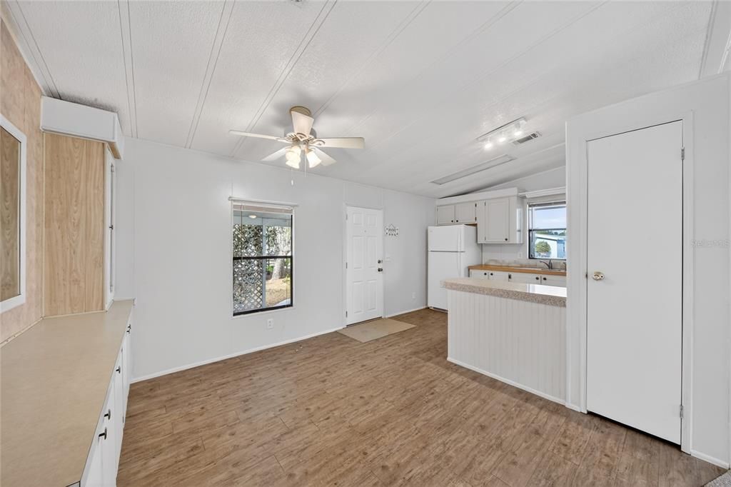 Activo con contrato: $129,000 (2 camas, 2 baños, 1040 Pies cuadrados)