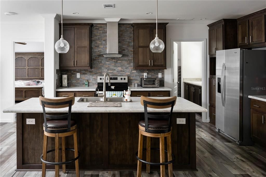 На продажу: $330,000 (2 спален, 2 ванн, 1624 Квадратных фут)