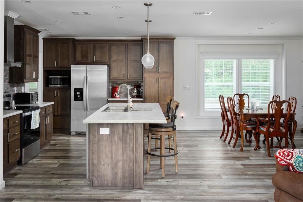 На продажу: $330,000 (2 спален, 2 ванн, 1624 Квадратных фут)