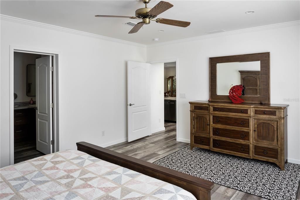 На продажу: $330,000 (2 спален, 2 ванн, 1624 Квадратных фут)