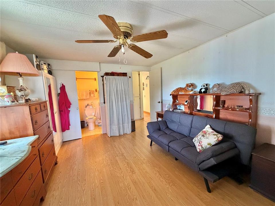 For Sale: $79,900 (2 beds, 2 baths, 1008 Square Feet)