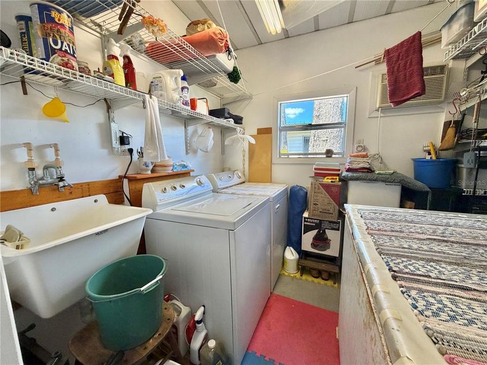 For Sale: $79,900 (2 beds, 2 baths, 1008 Square Feet)