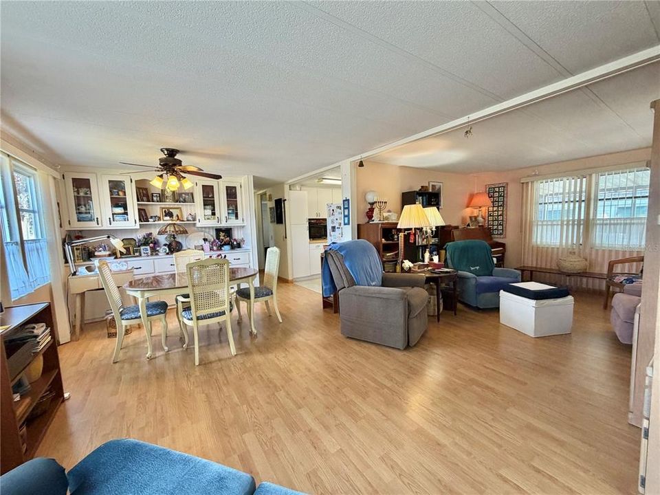 For Sale: $79,900 (2 beds, 2 baths, 1008 Square Feet)