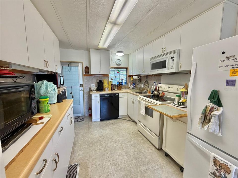 For Sale: $79,900 (2 beds, 2 baths, 1008 Square Feet)