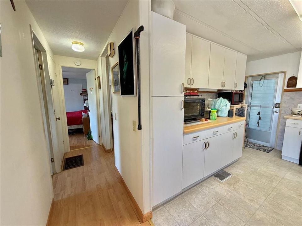 For Sale: $79,900 (2 beds, 2 baths, 1008 Square Feet)