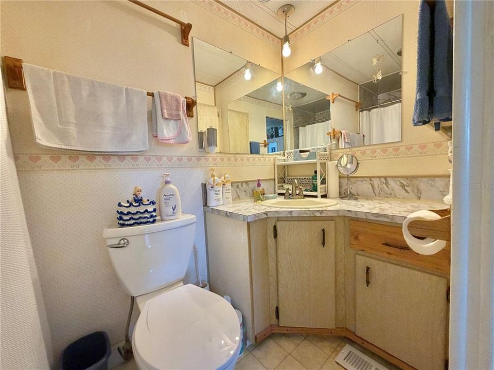 For Sale: $79,900 (2 beds, 2 baths, 1008 Square Feet)