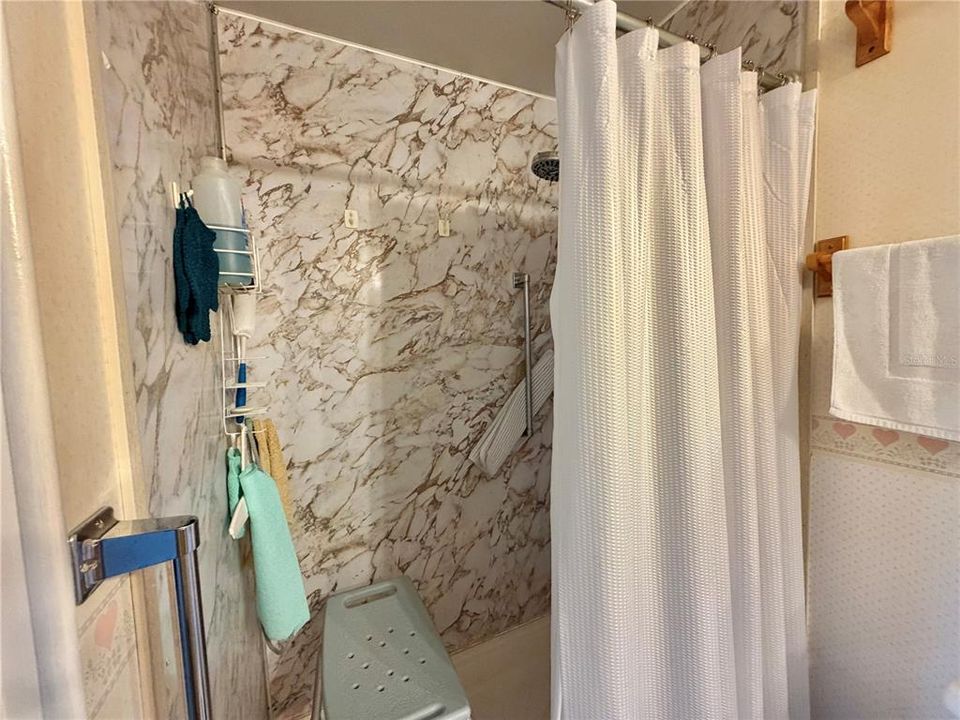 For Sale: $79,900 (2 beds, 2 baths, 1008 Square Feet)