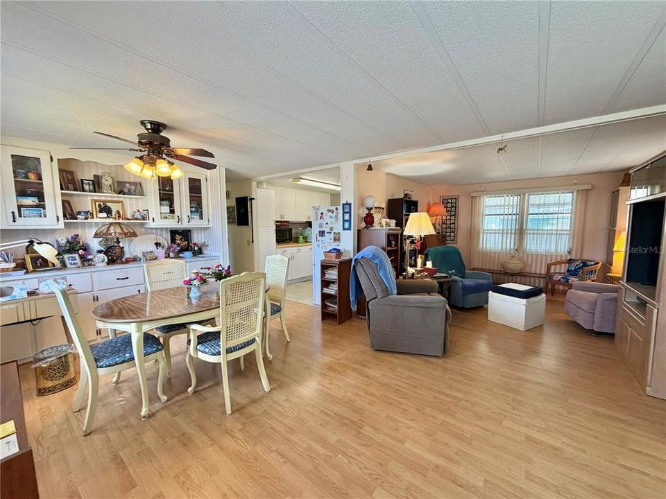 For Sale: $79,900 (2 beds, 2 baths, 1008 Square Feet)