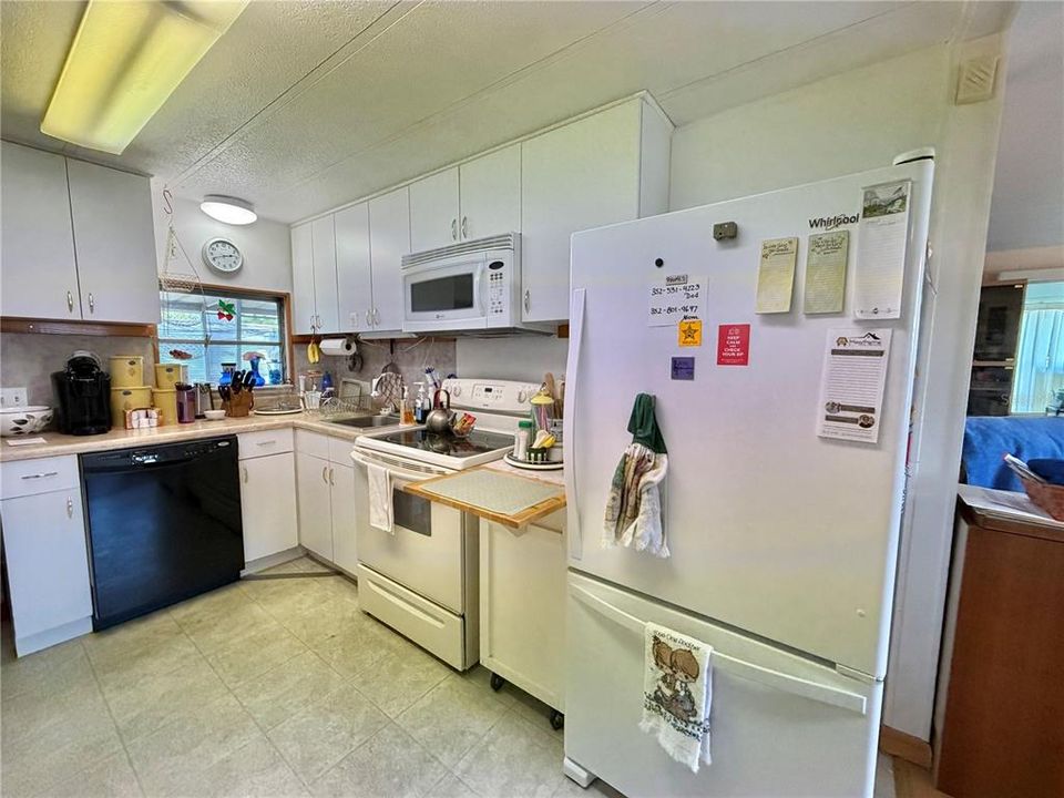 For Sale: $79,900 (2 beds, 2 baths, 1008 Square Feet)