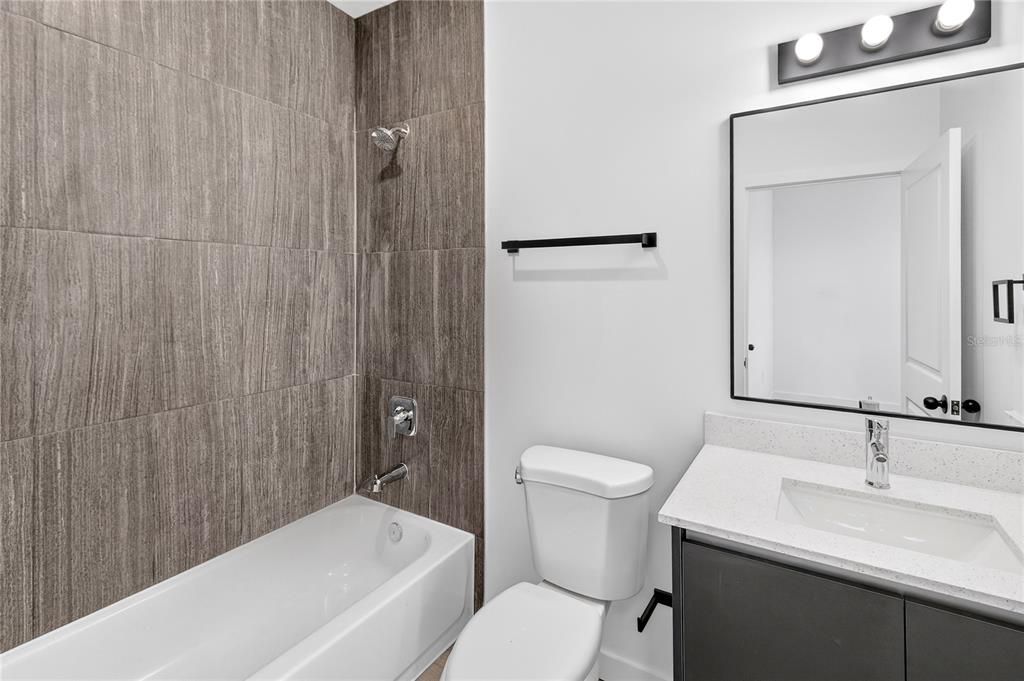 En Renta: $1,995 (3 camas, 3 baños, 1187 Pies cuadrados)